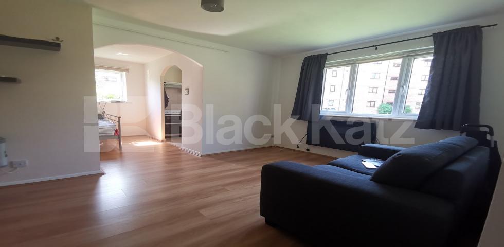 			UNDER OFFER , Studio Apartment, 1 bath, 1 reception Ground Floor Flat			 Bridge Meadows, Bermondsey